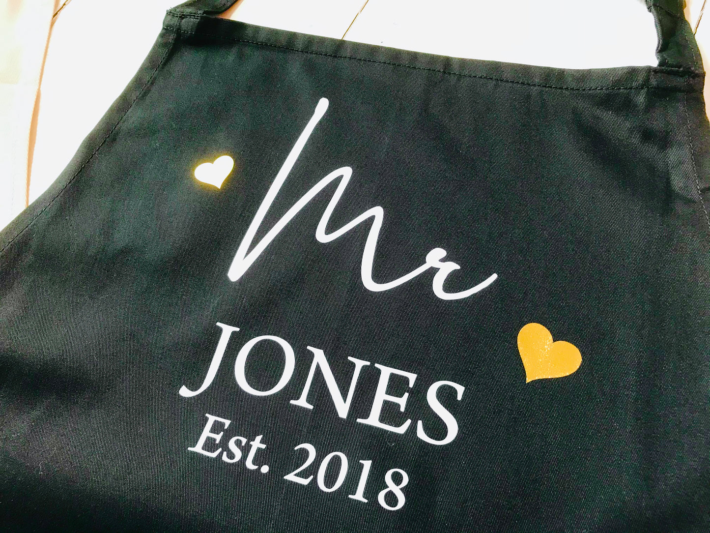 Set of 2 Aprons - Mr and Mrs